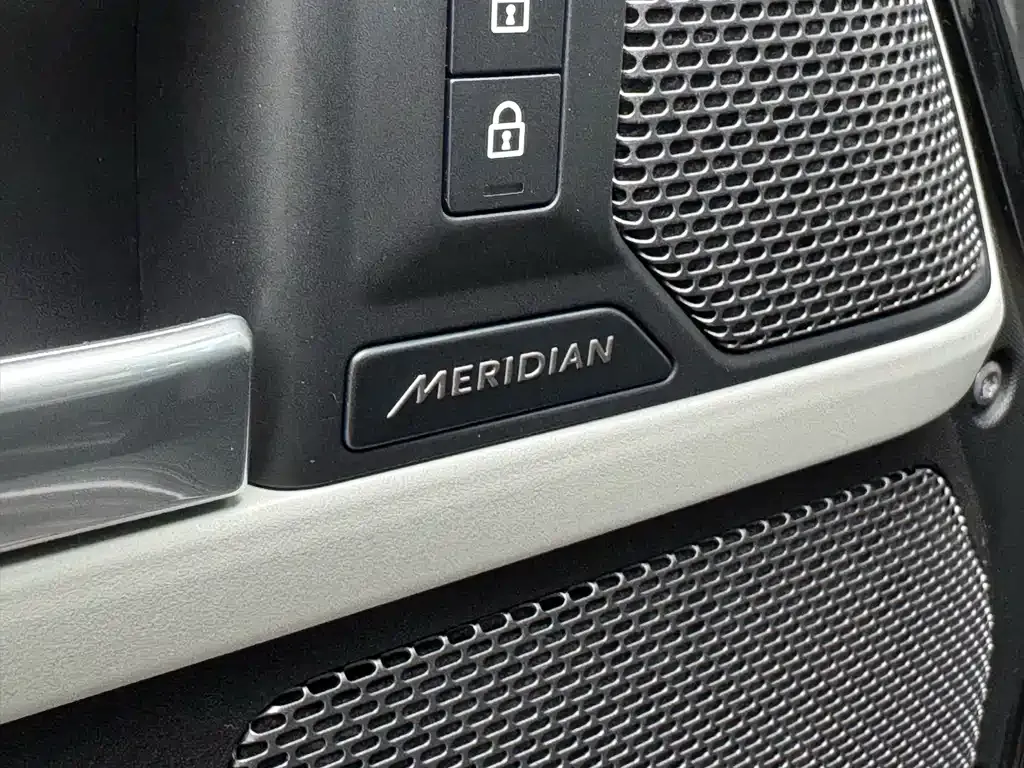 Land Rover Defender — фото 10