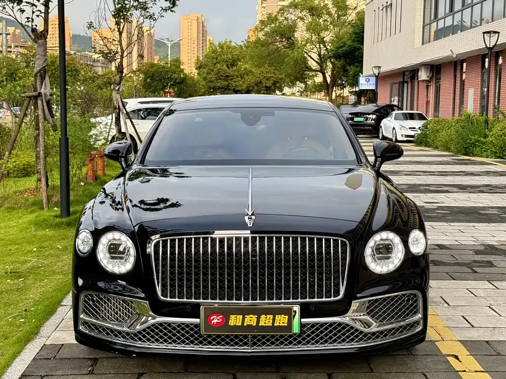 Bentley Flying Spur PHEV — фото 1