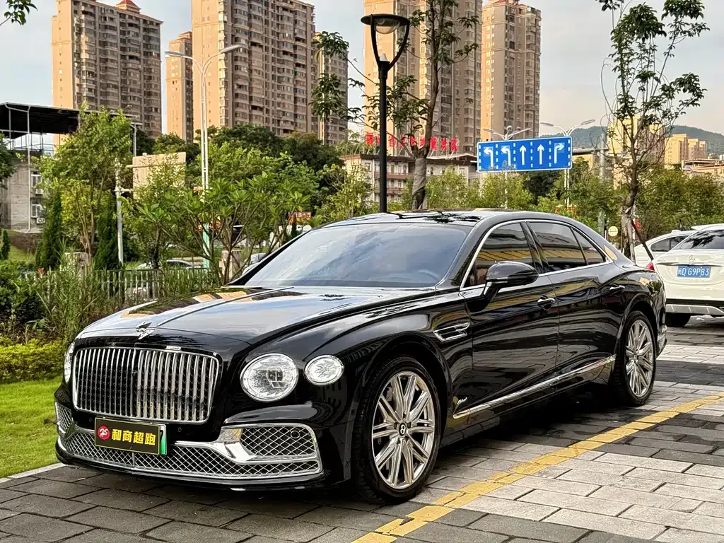 Bentley Flying Spur PHEV — фото 9