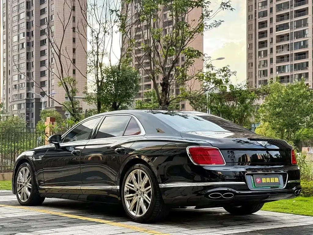 Bentley Flying Spur PHEV — фото 6