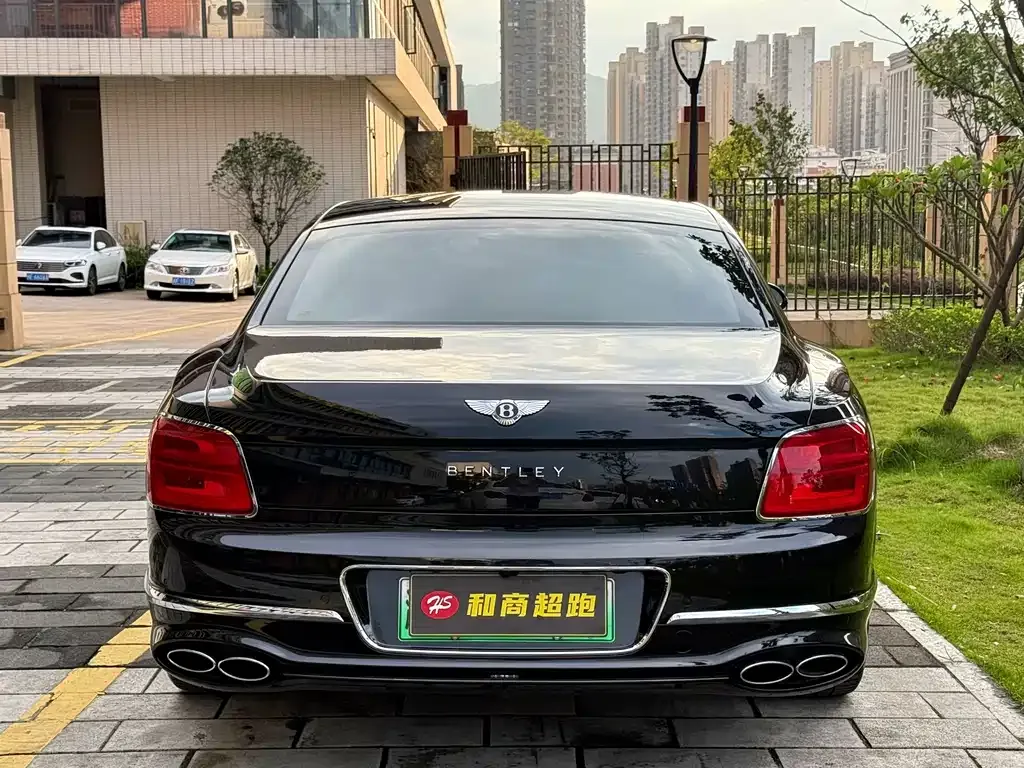 Bentley Flying Spur PHEV — фото 3
