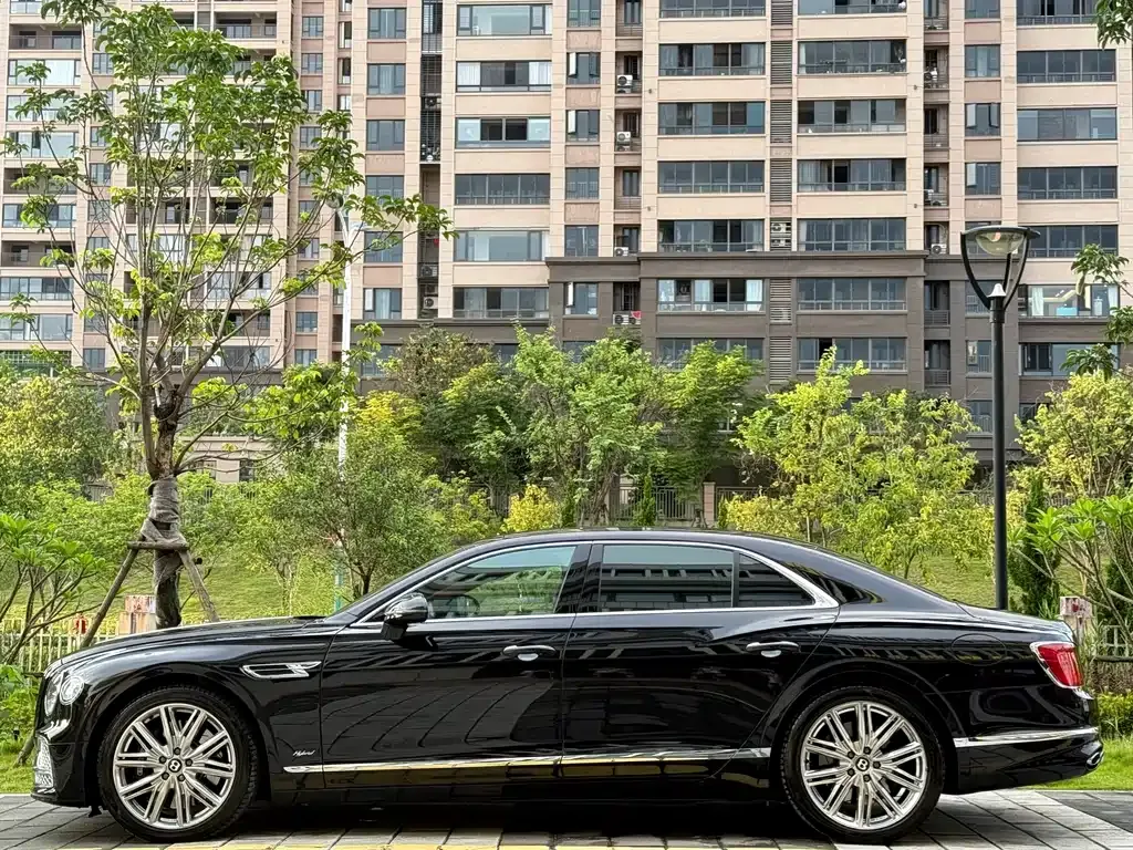 Bentley Flying Spur PHEV — фото 7