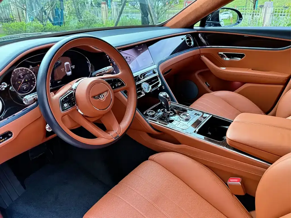 Bentley Flying Spur PHEV — фото 4