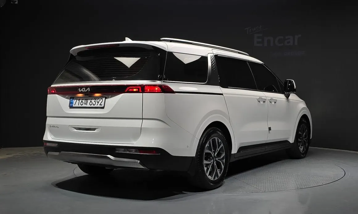 Kia Carnival — фото 10