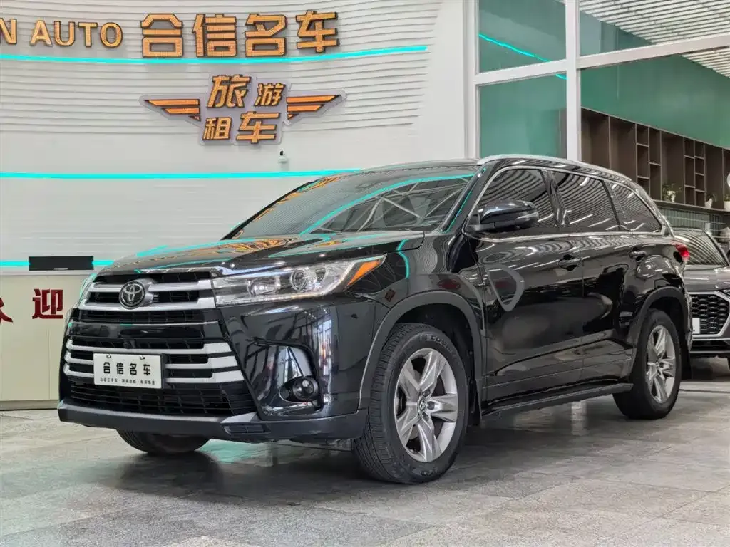 Toyota Highlander — фото 1