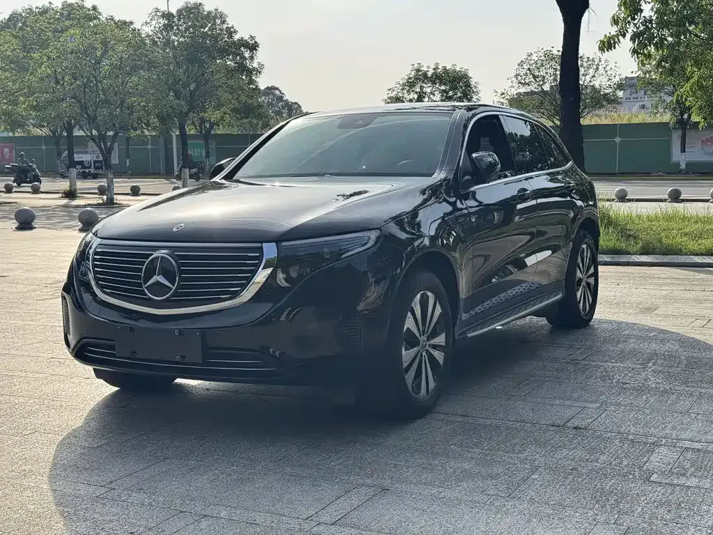 Mercedes-Benz EQC — фото 1