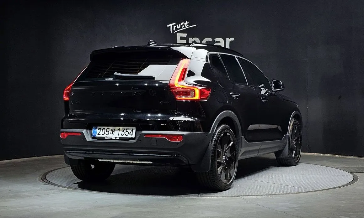 Volvo XC40 — фото 7