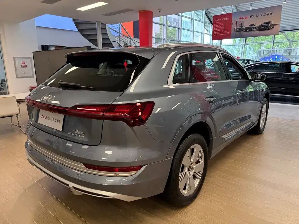 Audi e-tron — фото 2