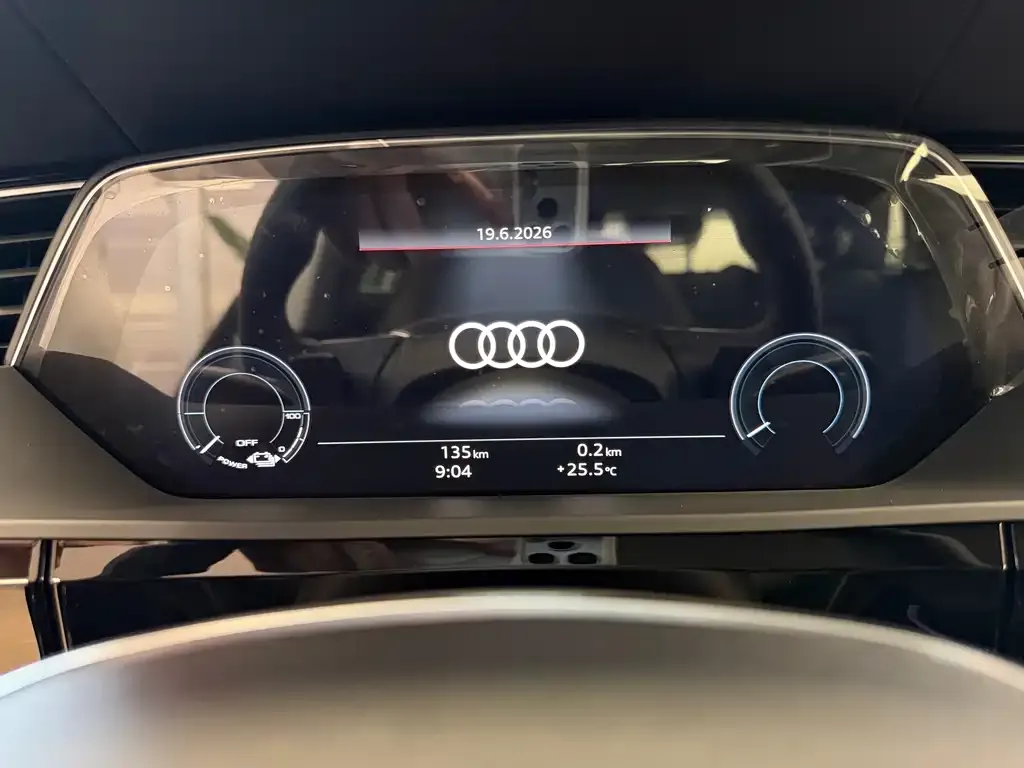 Audi e-tron — фото 10