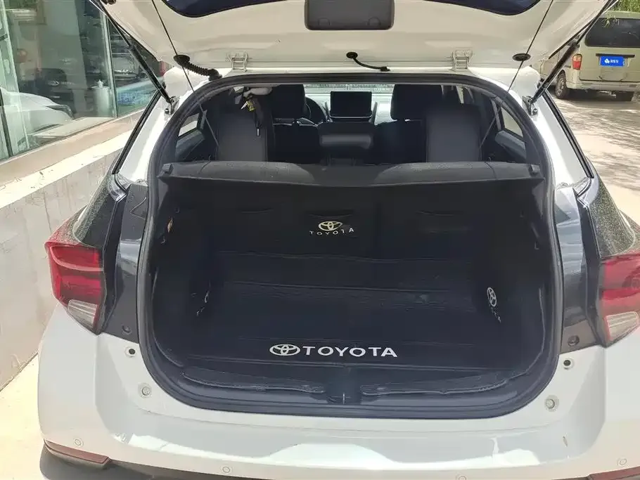Toyota Yaris L — фото 5