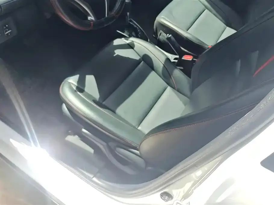 Toyota Yaris L — фото 2