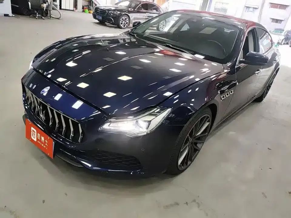 Maserati Quattroporte — фото 1