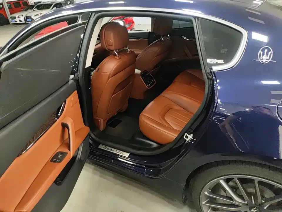 Maserati Quattroporte — фото 4