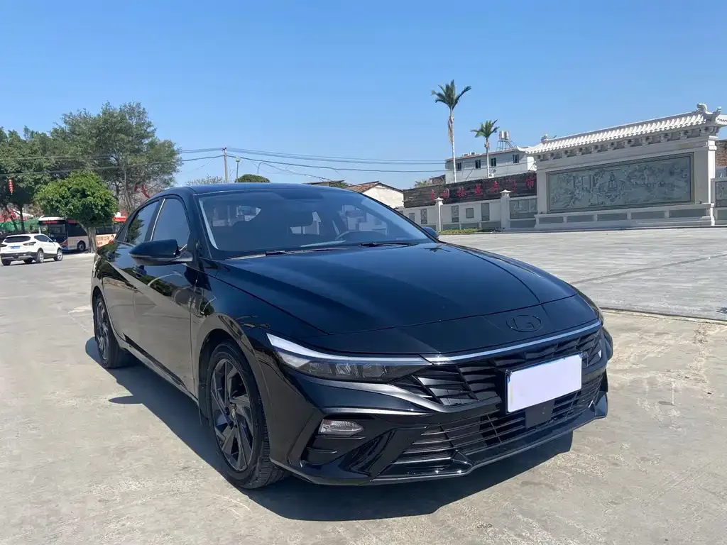 Hyundai Elantra — фото 3