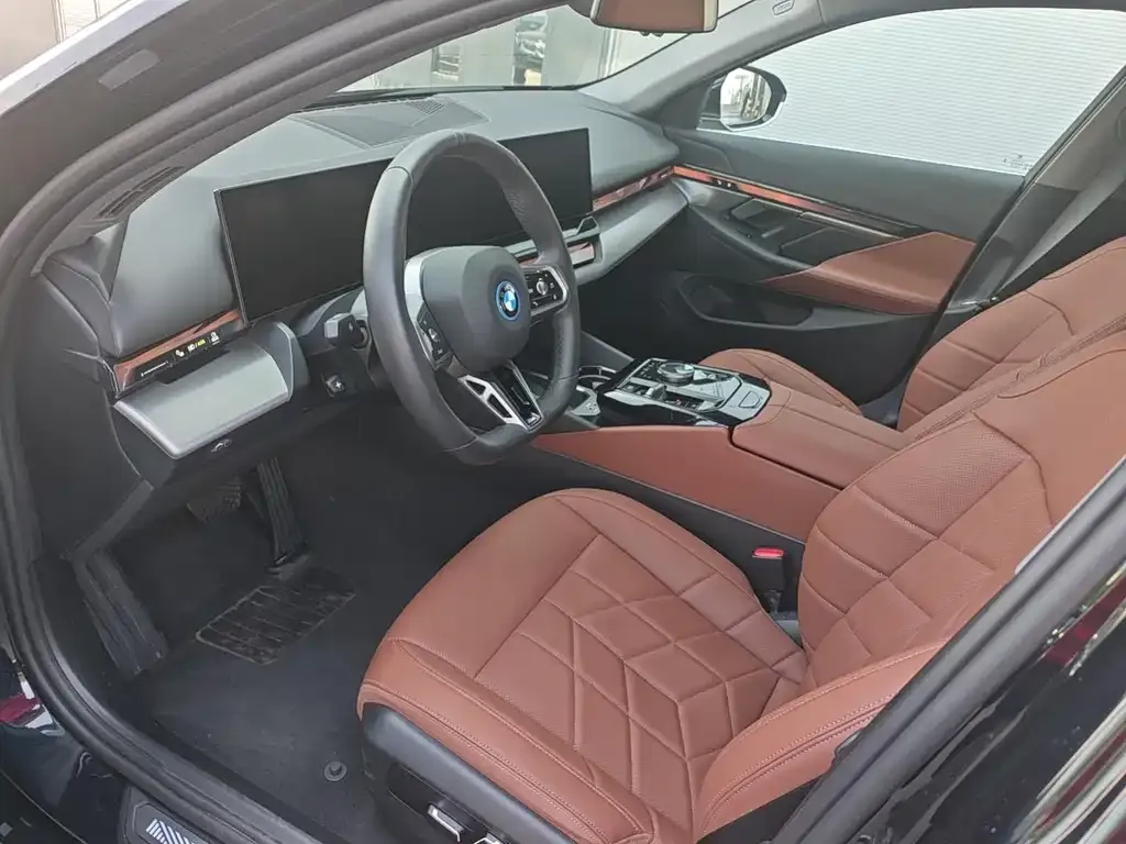 BMW i5 — фото 10