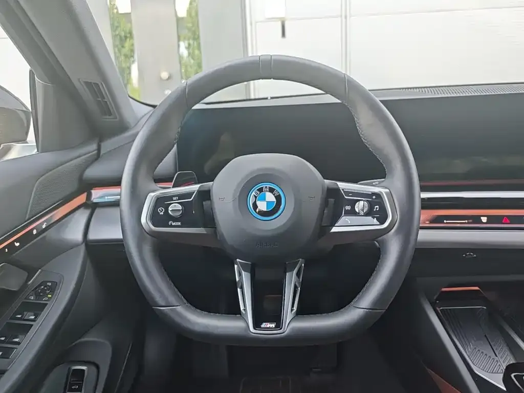 BMW i5 — фото 3