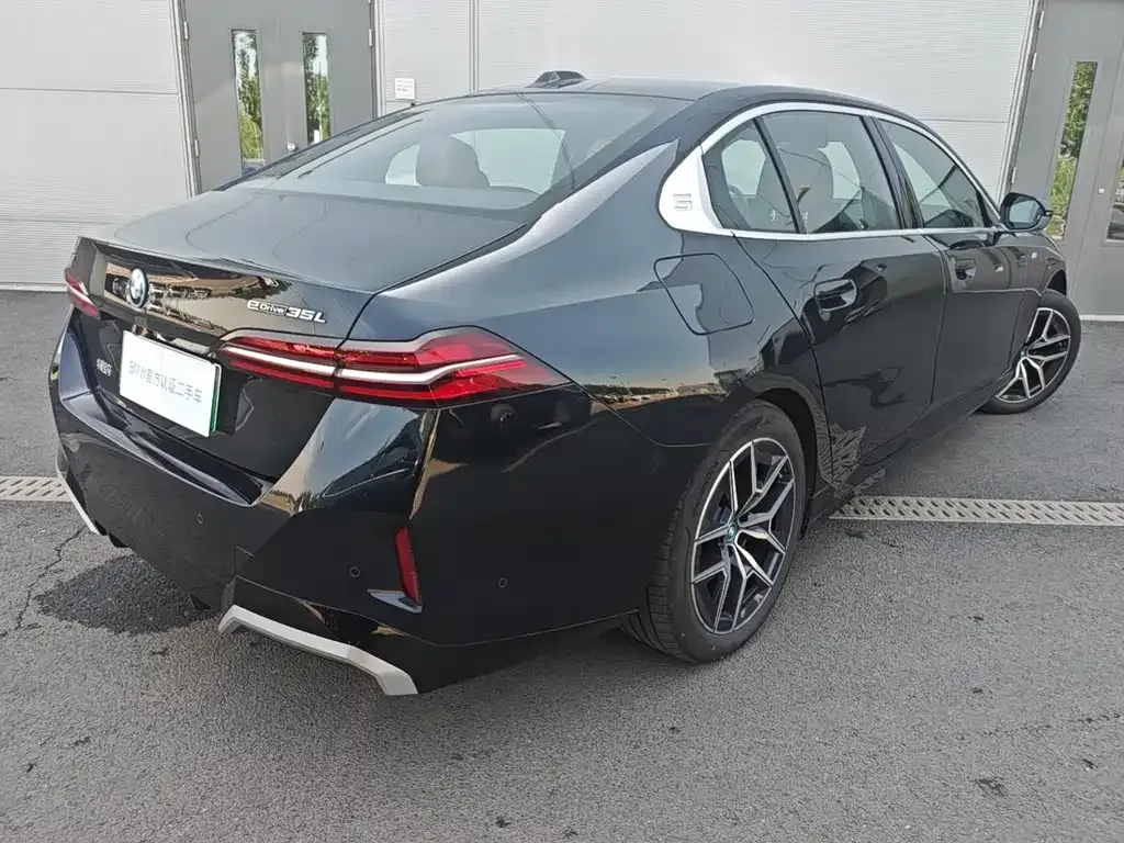 BMW i5 — фото 5