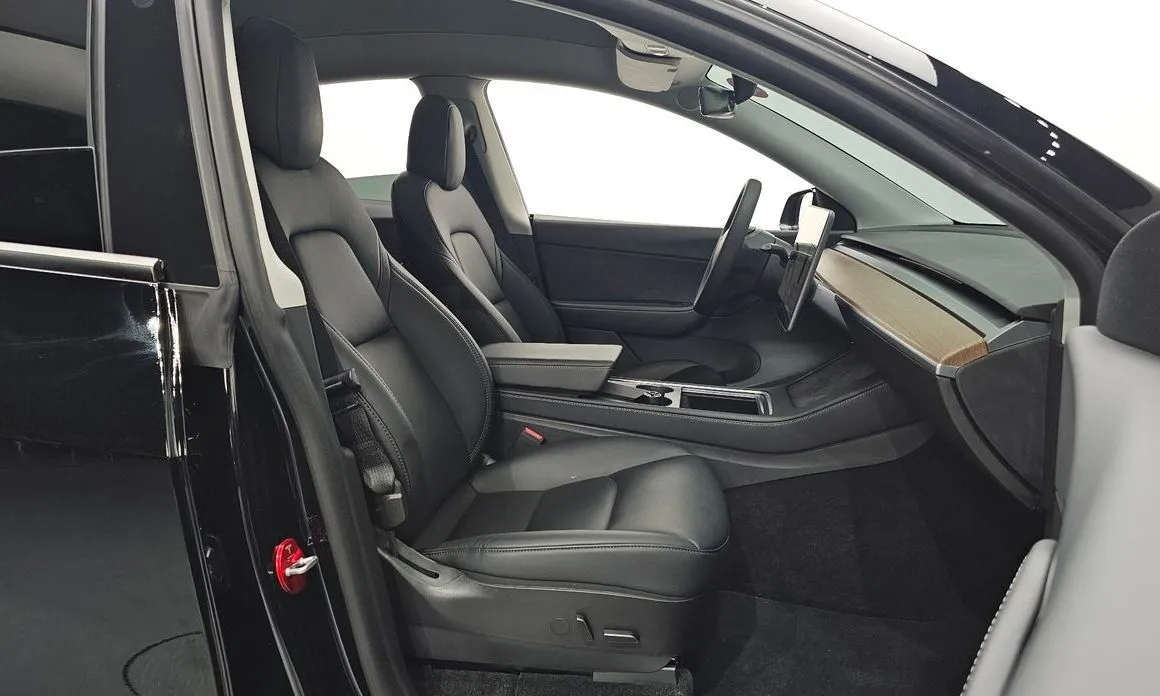 Tesla Model Y — фото 10