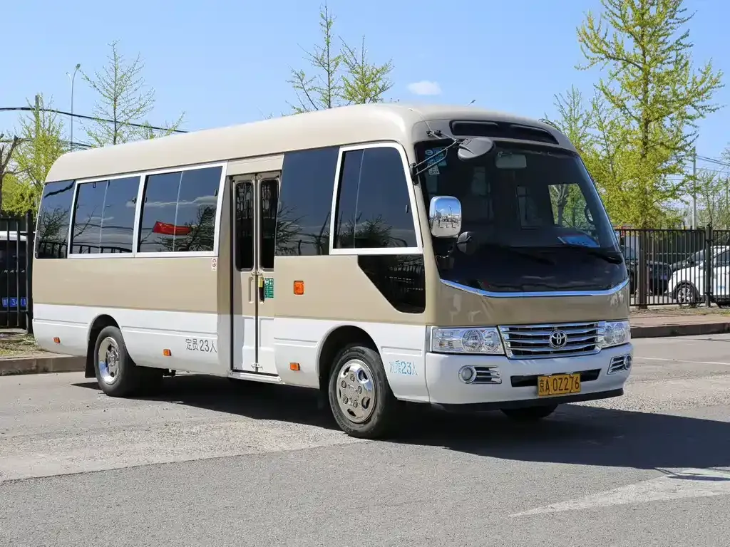 Toyota Coaster — фото 1