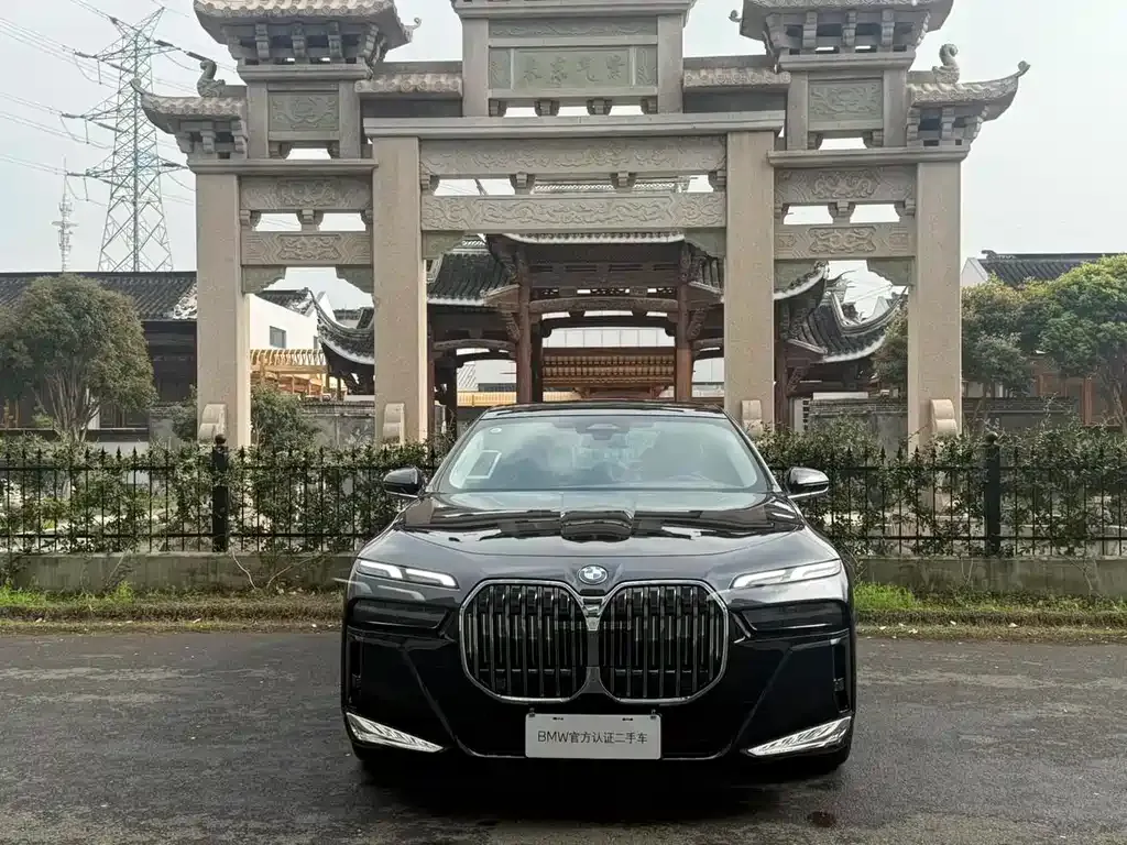 BMW 7 Series — фото 10