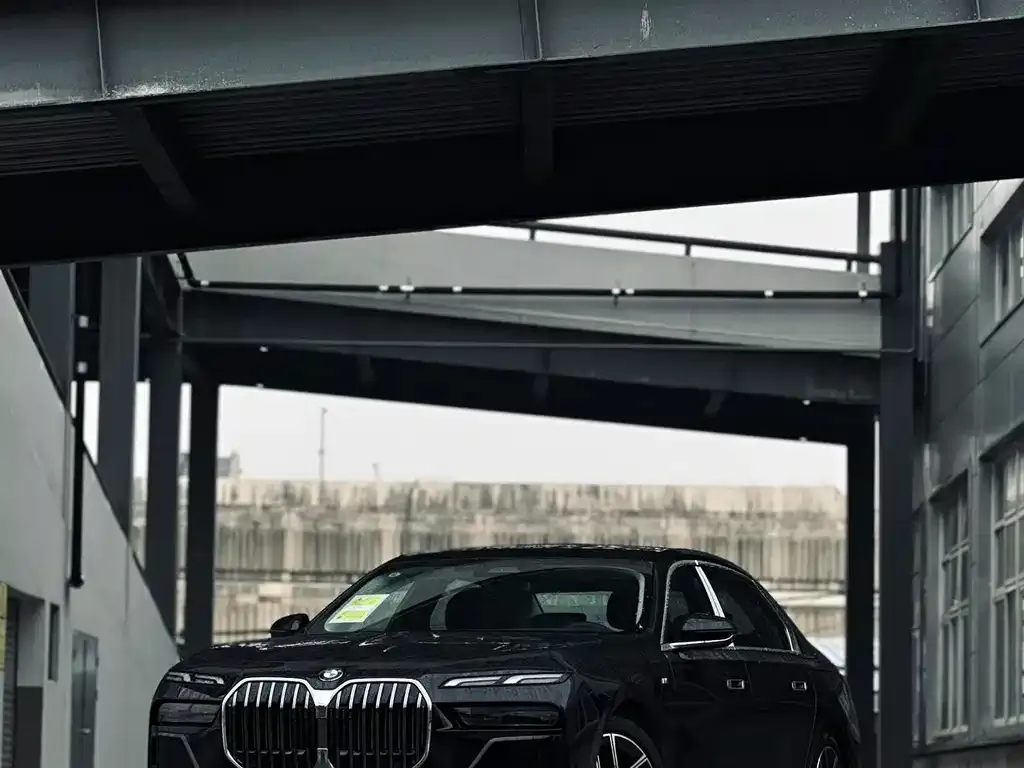 BMW 7 Series — фото 2