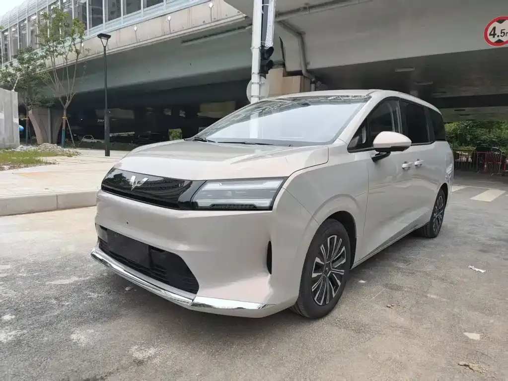 Wuling Starlight 730 New Energy — фото 1