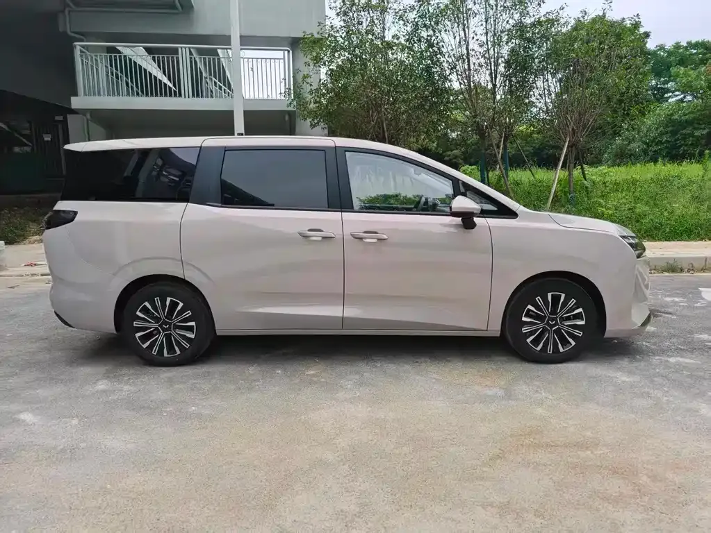 Wuling Starlight 730 New Energy — фото 9