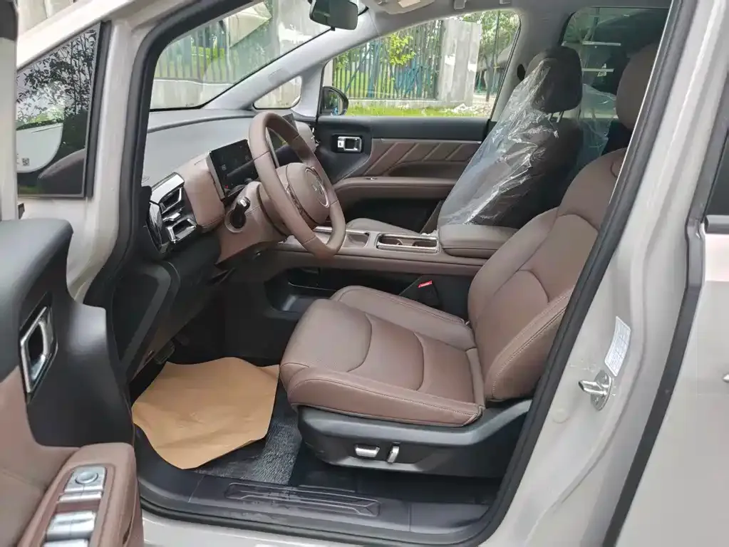 Wuling Starlight 730 New Energy — фото 2