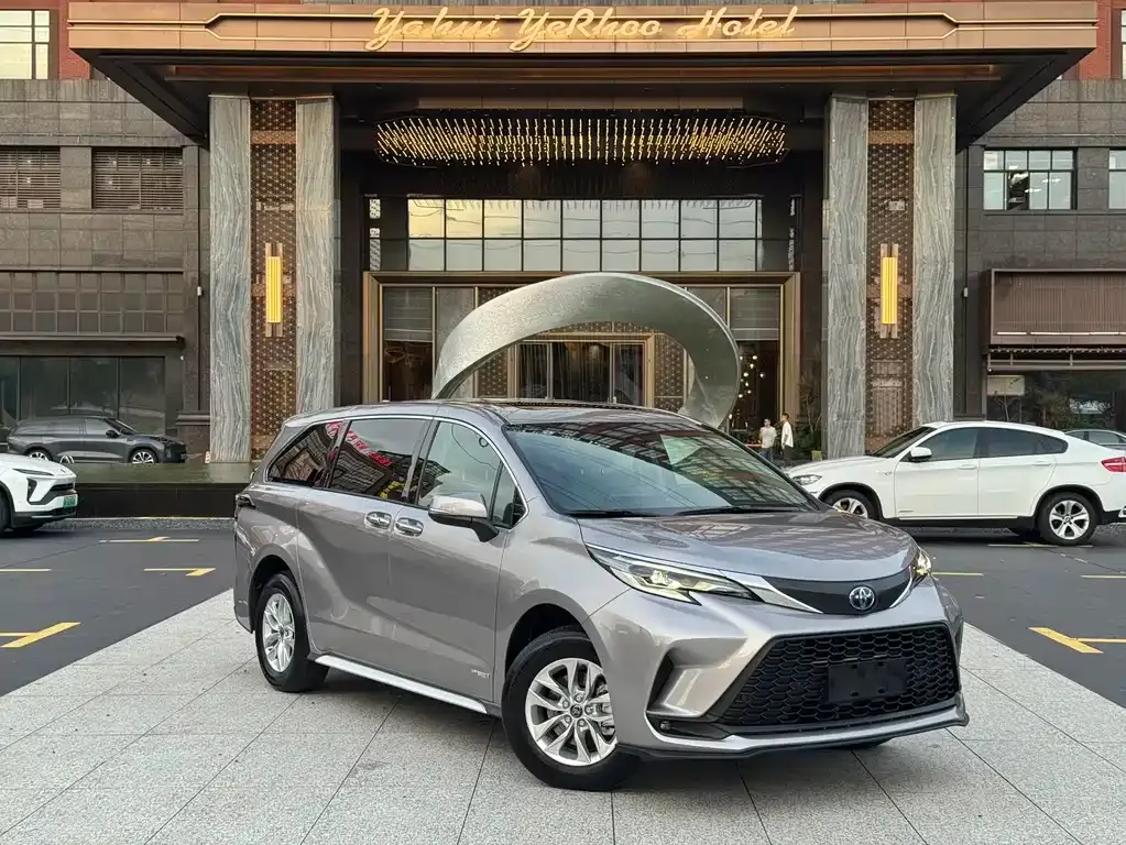 Toyota Granvia — фото 5