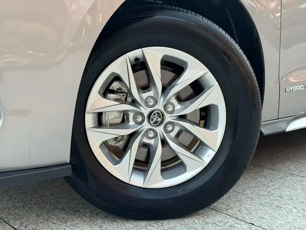 Toyota Granvia — фото 7