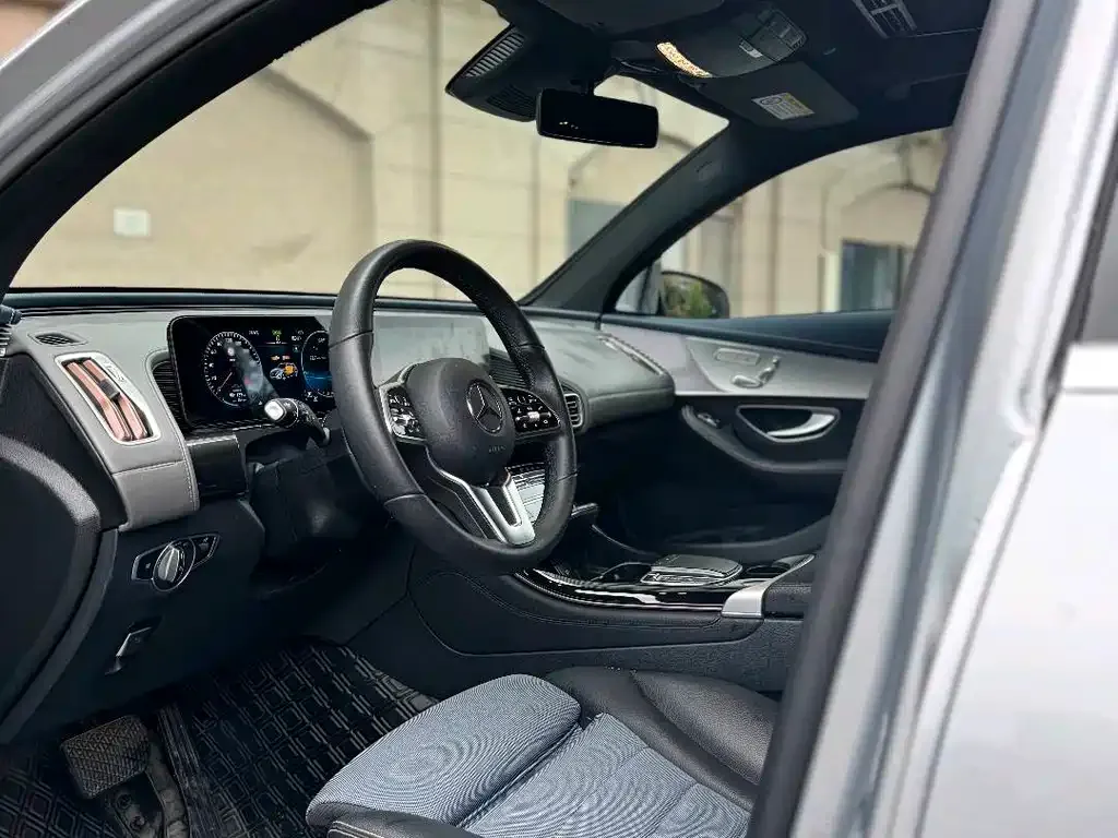 Mercedes-Benz EQC — фото 3