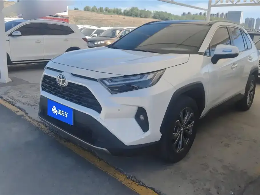 Toyota RAV4 — фото 1