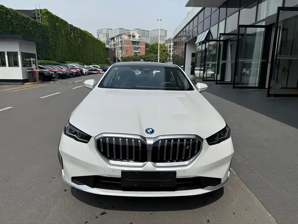 BMW i5 — фото 4