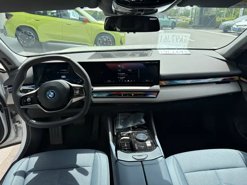 BMW i5 — фото 8