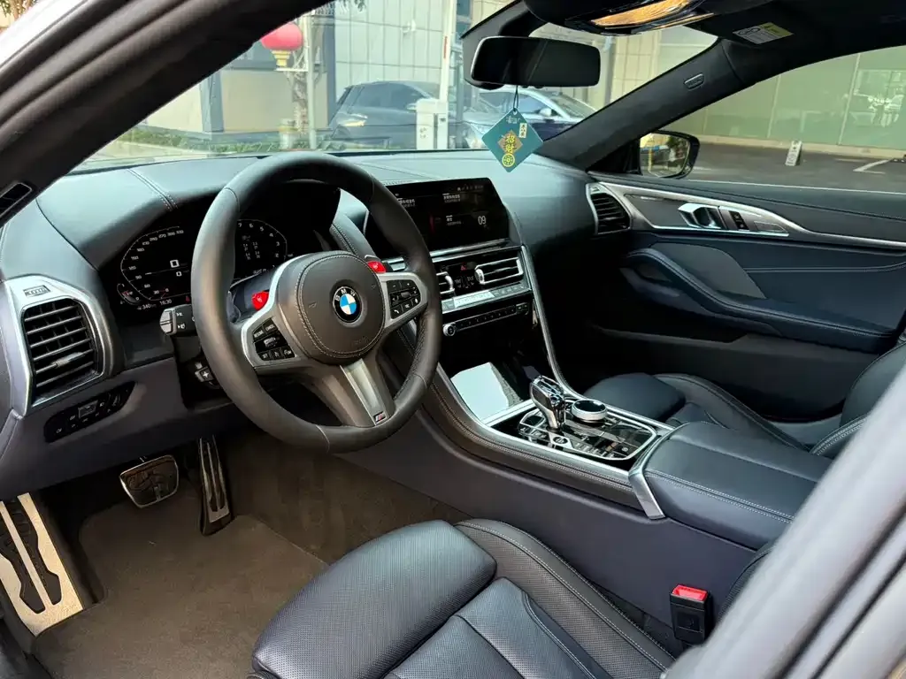 BMW 8 Series — фото 4