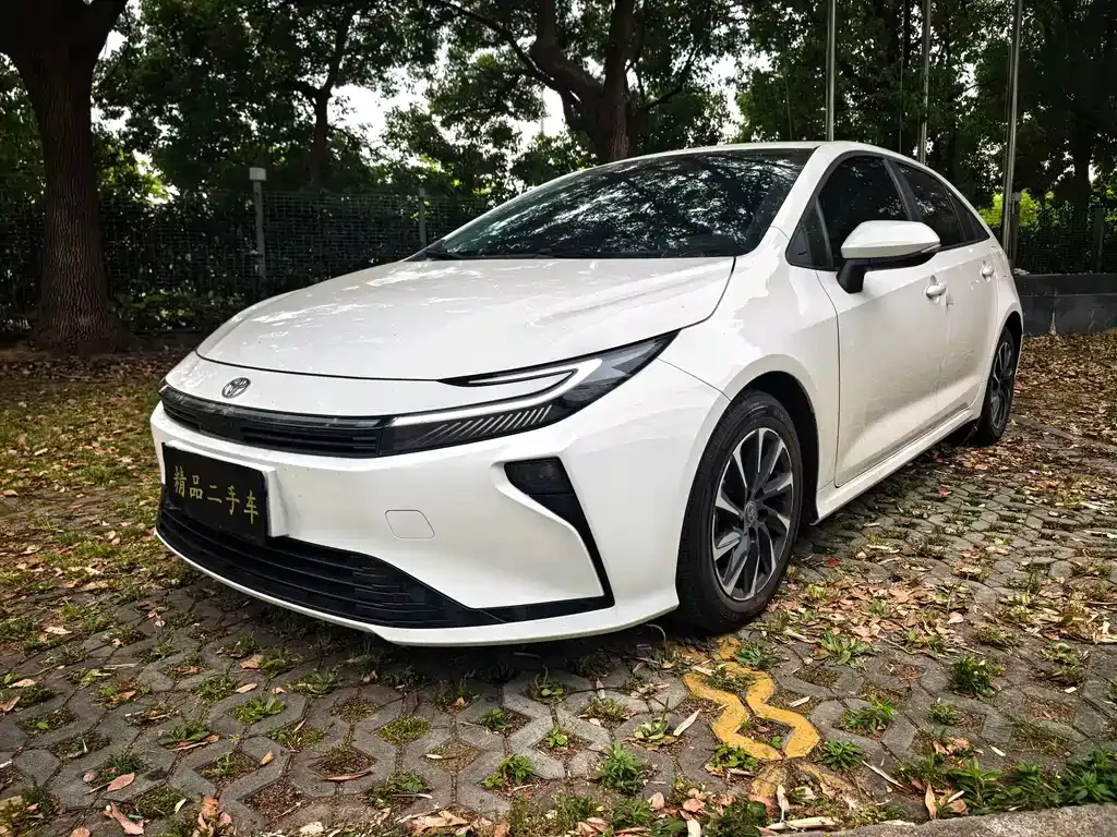 Toyota Corolla — фото 1