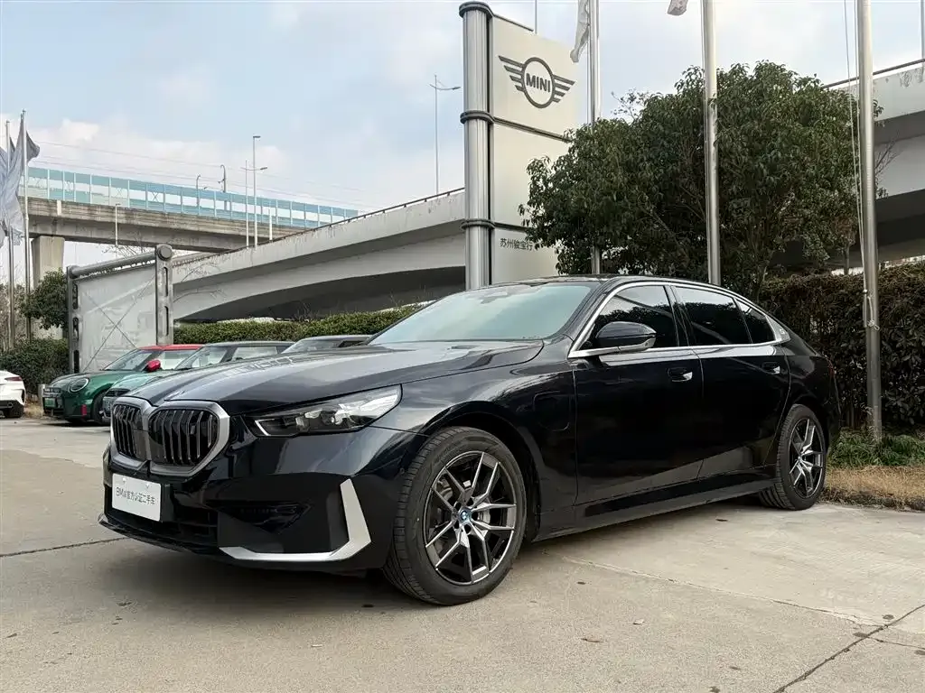 BMW i5 — фото 1