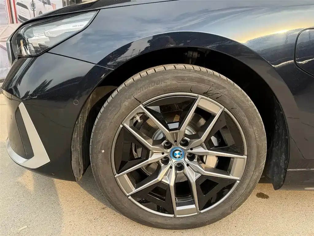 BMW i5 — фото 8