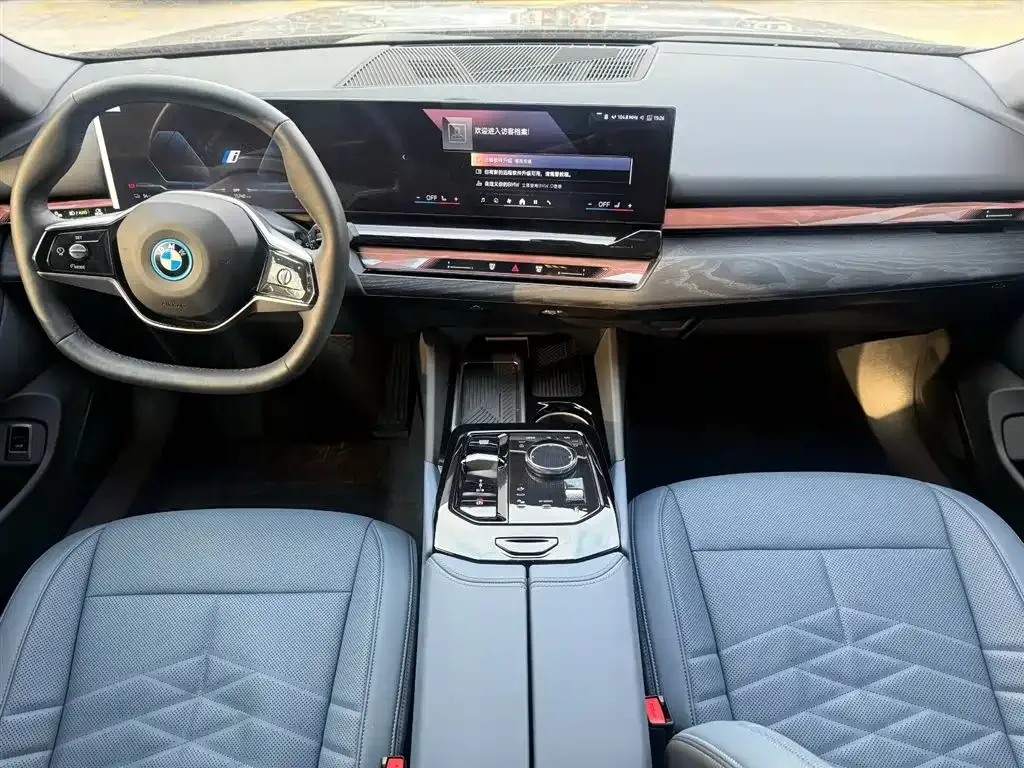 BMW i5 — фото 10