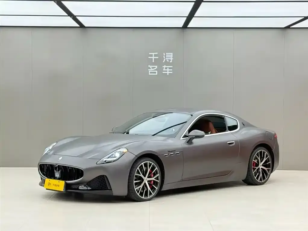 Maserati GranTurismo — фото 1