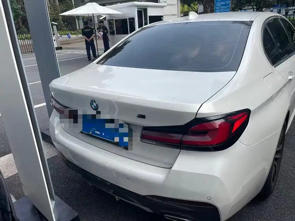 BMW 5 Series — фото 10