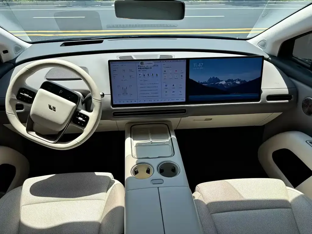 Li Auto i8 — фото 2