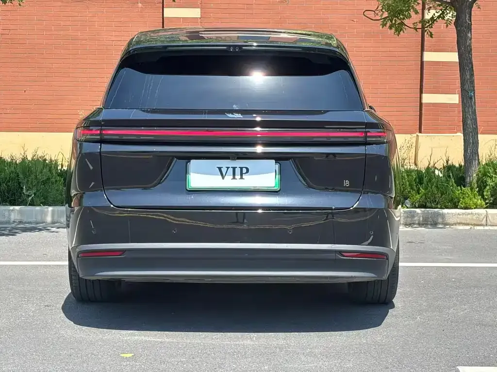 Li Auto i8 — фото 7