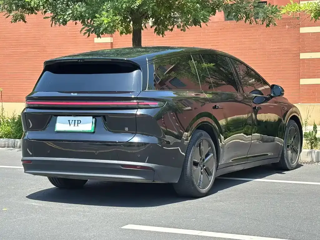 Li Auto i8 — фото 9