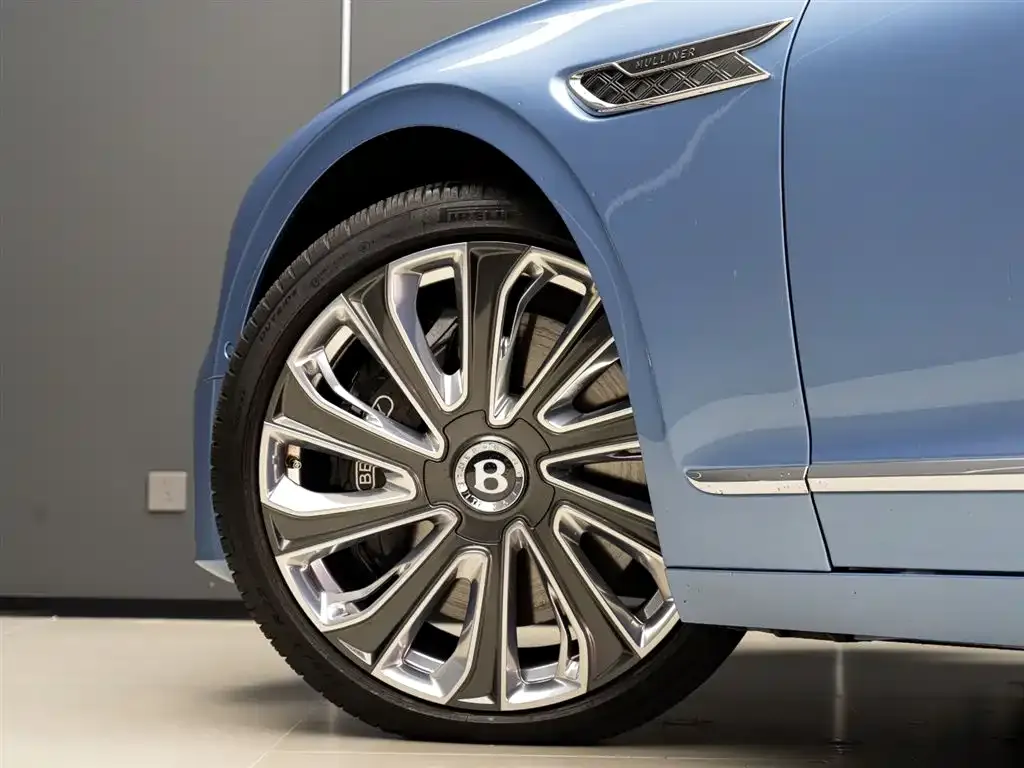 Bentley Flying Spur — фото 7