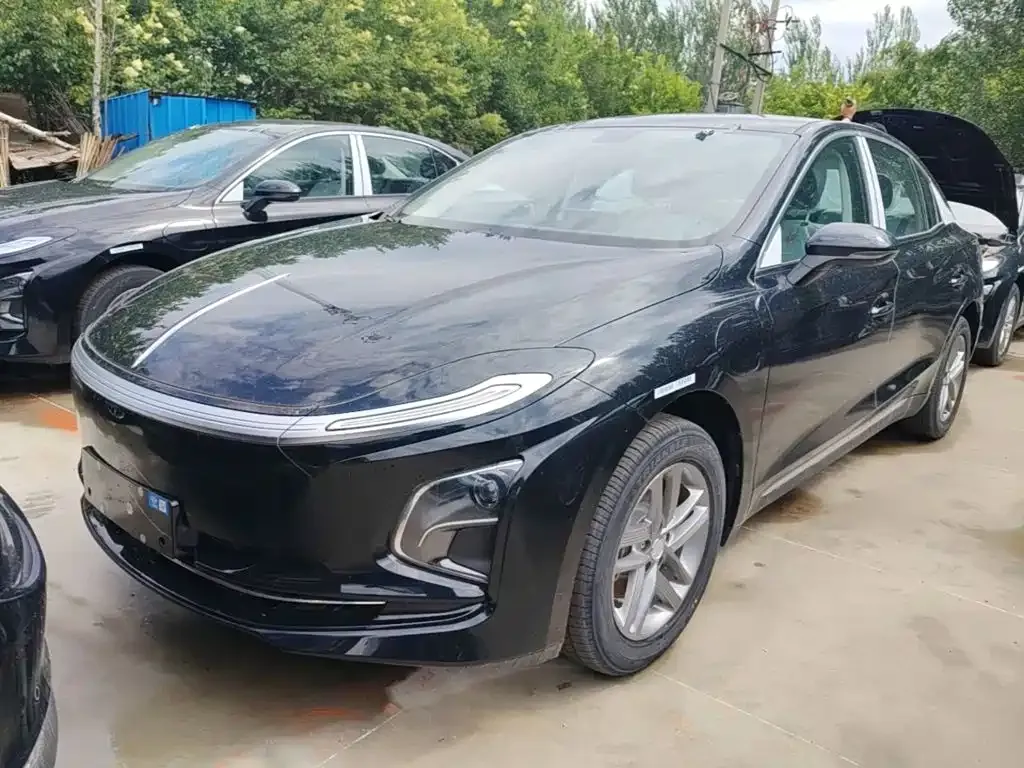 Hongqi E-QM5 — фото 1