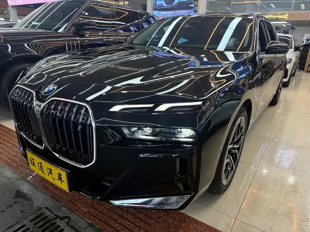 BMW i7 — фото 1