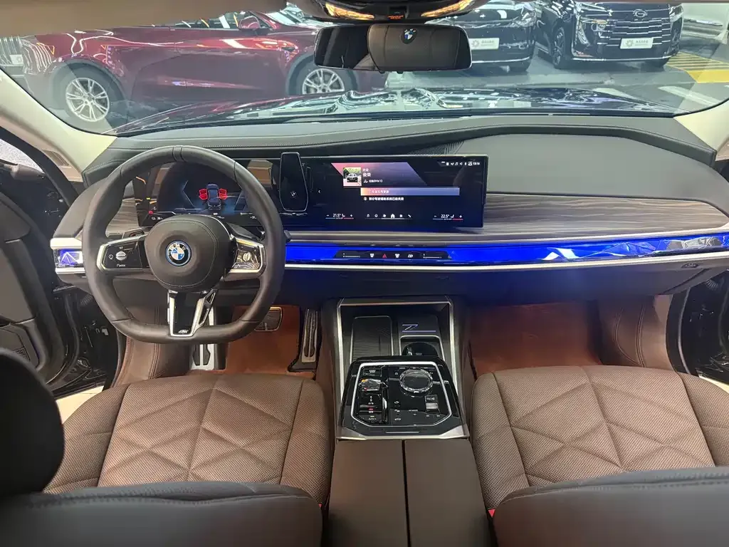 BMW i7 — фото 8