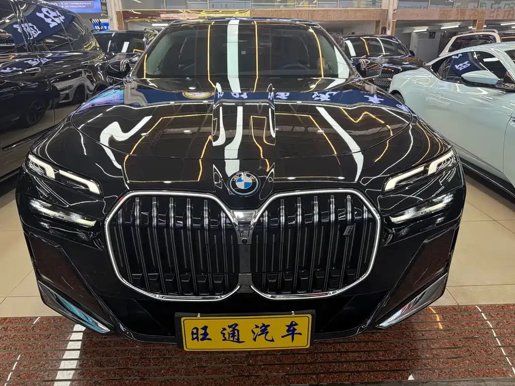 BMW i7 — фото 7
