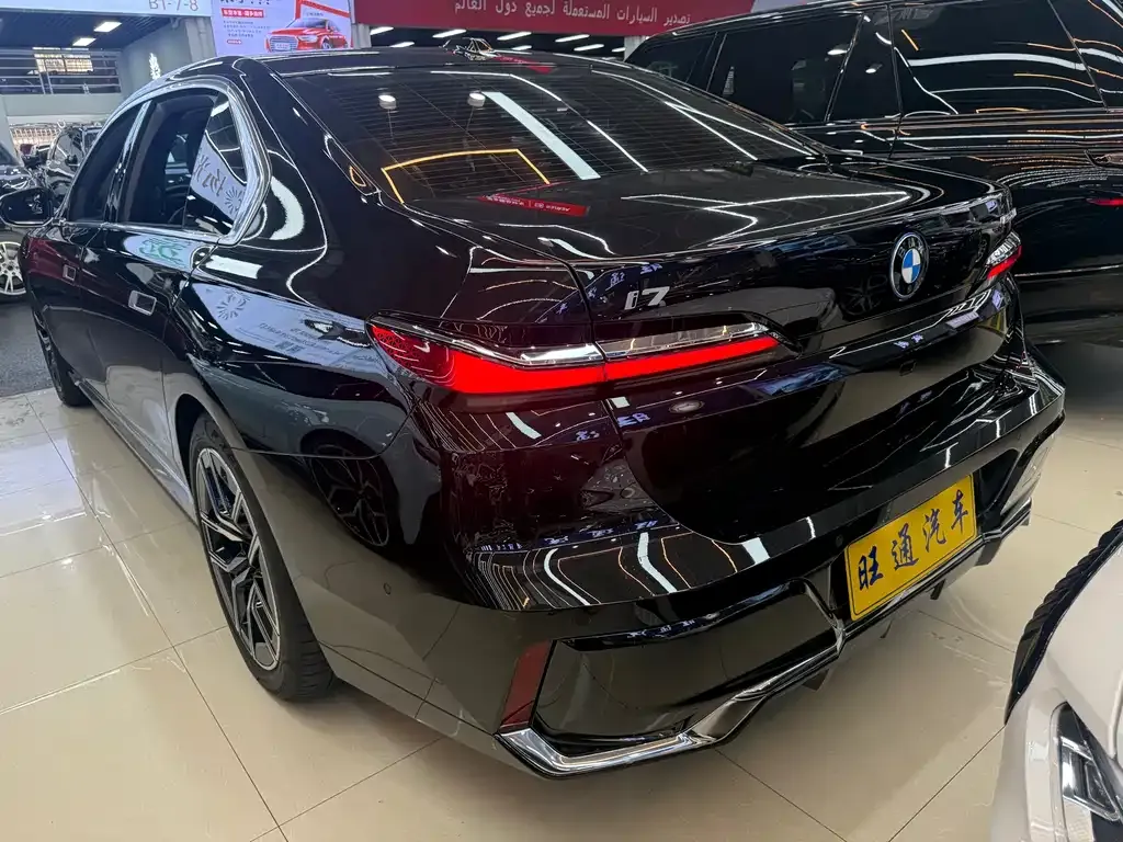 BMW i7 — фото 10